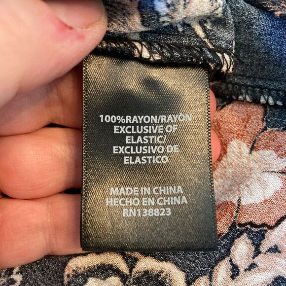 Shyanne Country, Wear It, Mean it NWOT floral midi button down Skirt - Picture 9 of 10